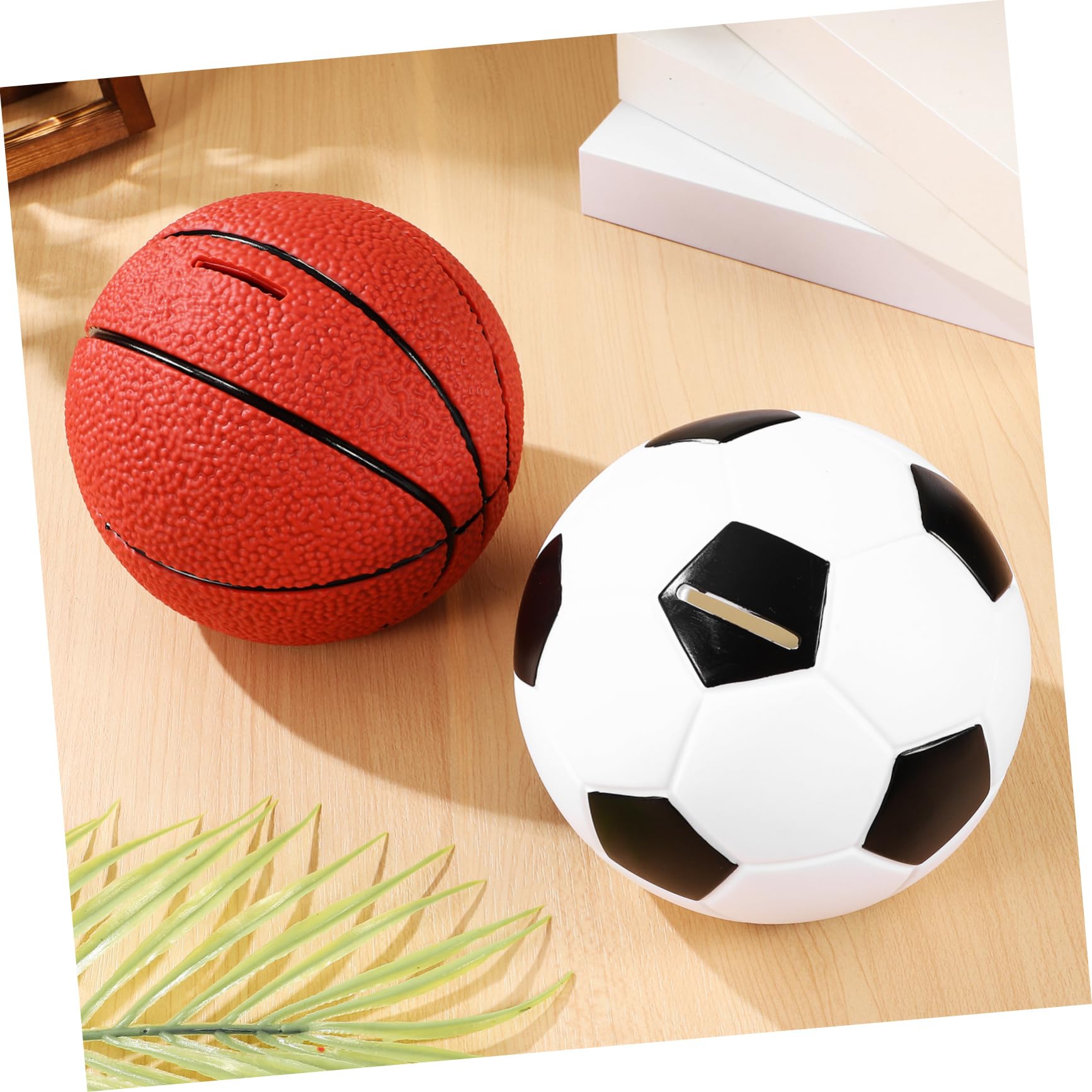 Salvadanaio Cartone 2 Pezzi Vinile, Basket e Calcio per Bambini | Tema Sportivo, Formato Compatto, Idea Regalo per Festa di Compleanno, per Decorazione Domestica