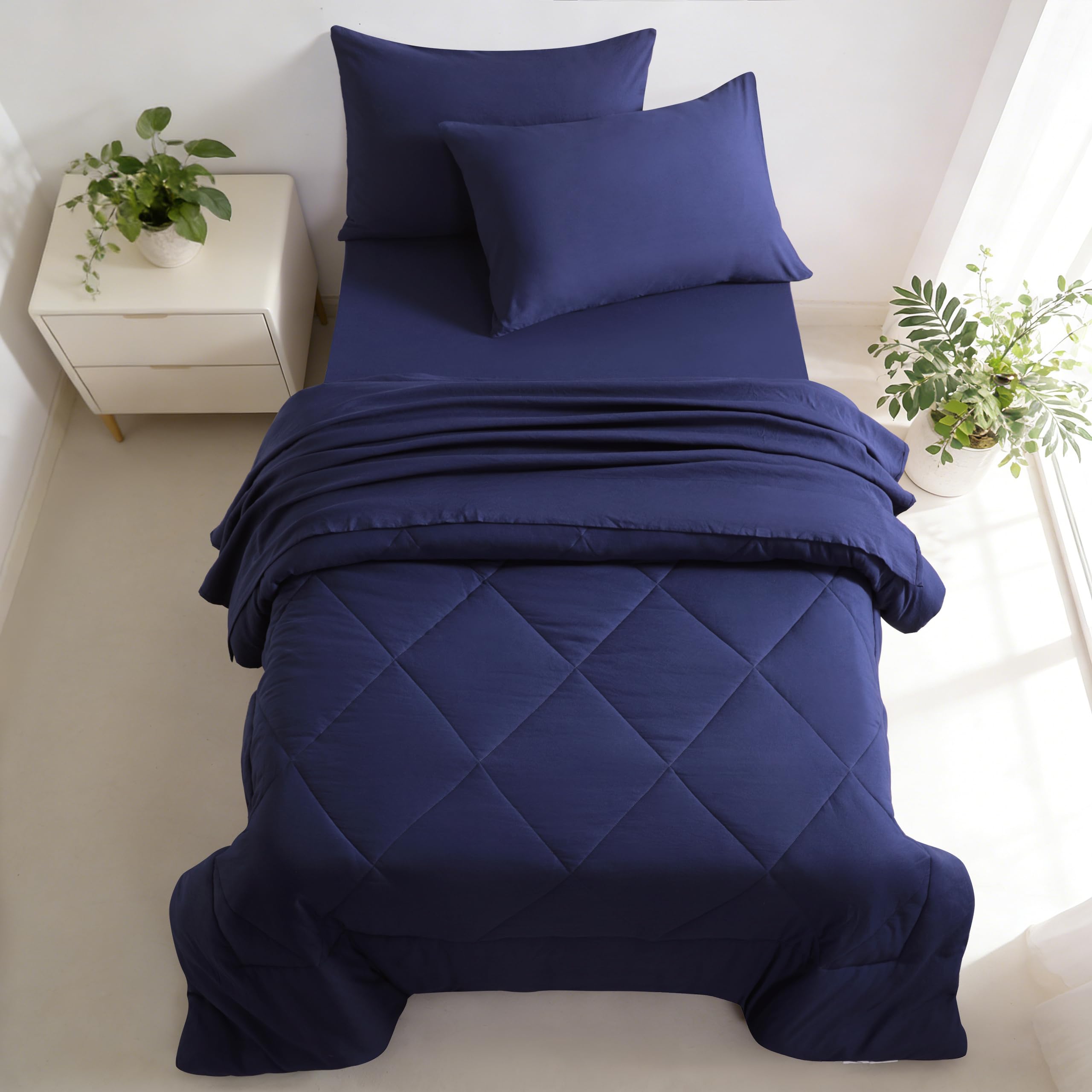 FLXXIE 5 Pieces Toddler Bedding Set, Soft and Breathable Microfiber Crib Sheet Set, Includes Quilted Comforter, Flat Top Sheet, Fitted Sheet, Envelope