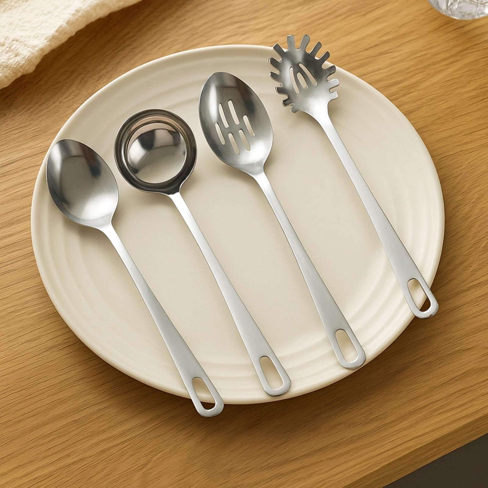 4 Stk Edelstahl Küchenutensilien Set aus 430 Edelstahl, mit Suppenkelle, Schlitzlöffel, Spaghettiheber und Kochlöffel mit langem Griff, Küchenhelfer Set für Zuhause und Küche