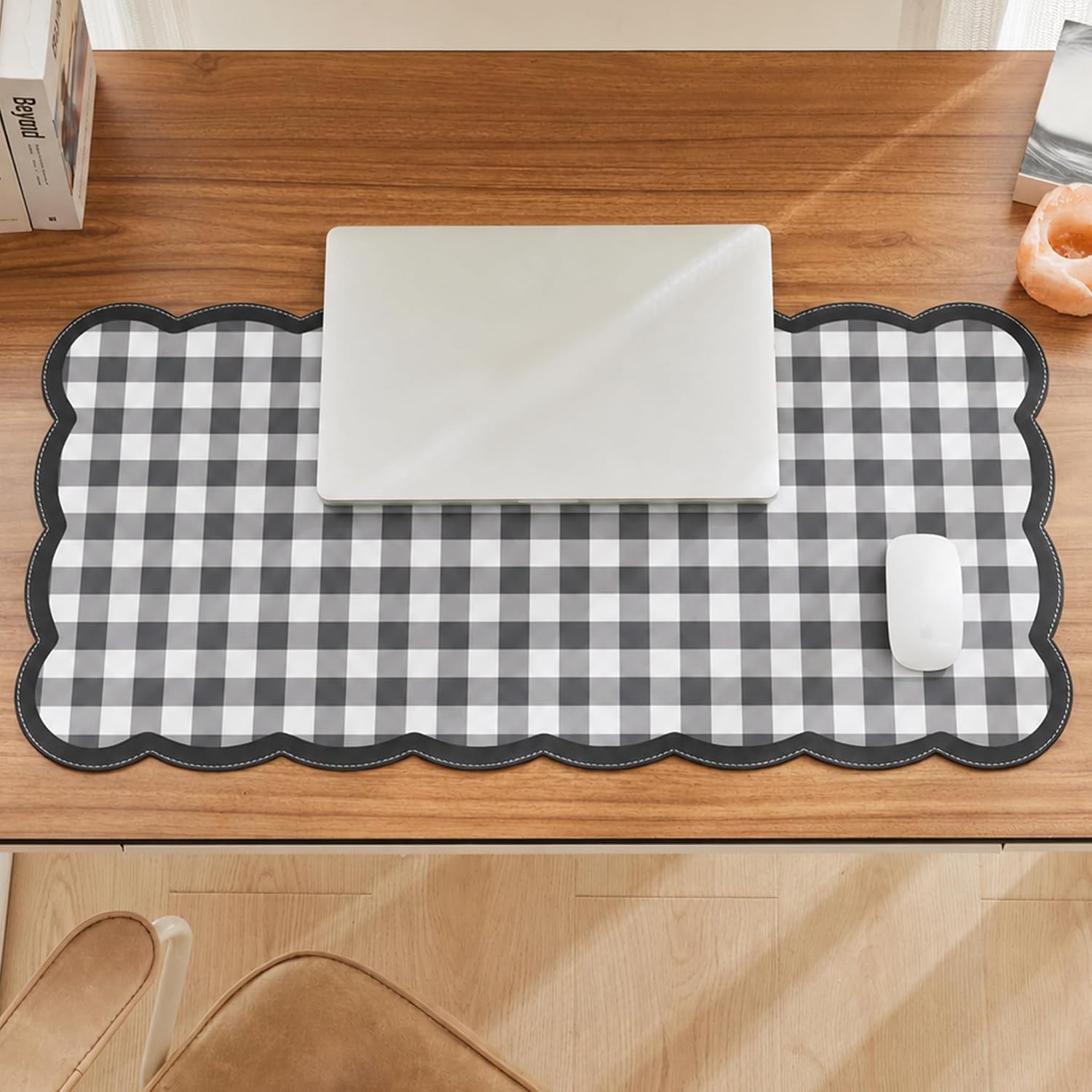 Ohocut Scalloped Gingham Checkered Desk Pad，Black：31.5" x 15.7"