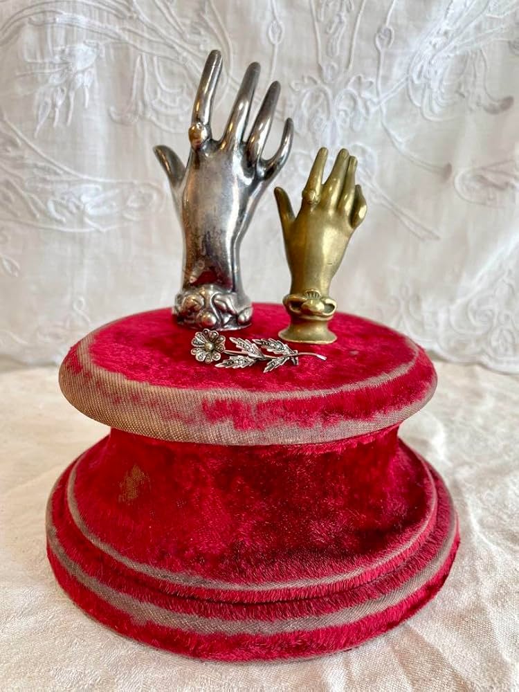 ベルベット台座　ディスプレイ台　フランスアンティーク　赤　レッド　店舗什器 Amazon.co.jp: ベルベット張り ディスプレイ台 宝飾スタンド