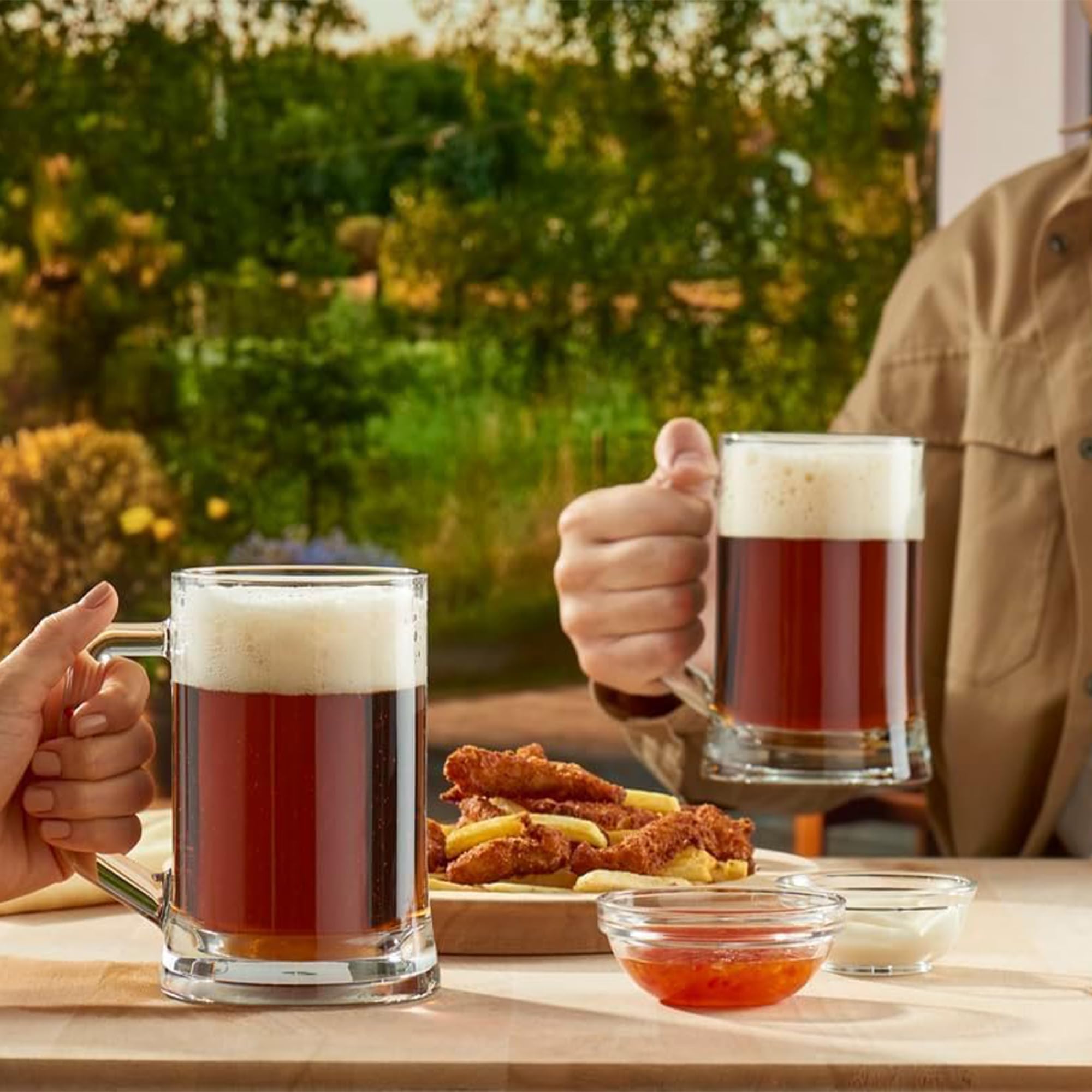 NORDIC SCHILLER Luxus Bierkrug 0,5 Liter 2er Set, Biergläser mit Henkel BLEI FREI Pub Bierglas 0,5L Bierseidel 0,5l, Spülmaschinenfest Bierkrüge für Zuhause, Restaurants und Biergärten, Beer Glasses