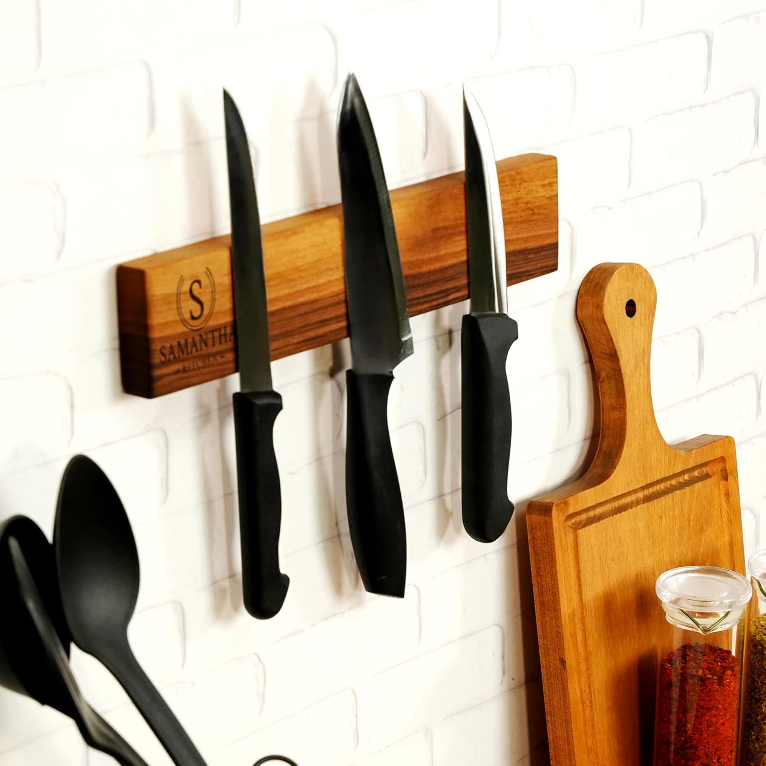 Custom Walnut Knife Holder – Laser Engraved Wooden Wall Rack with Family Name – Handmade Rustic Knife Display Stand - Personalized Kitchen Keepsake