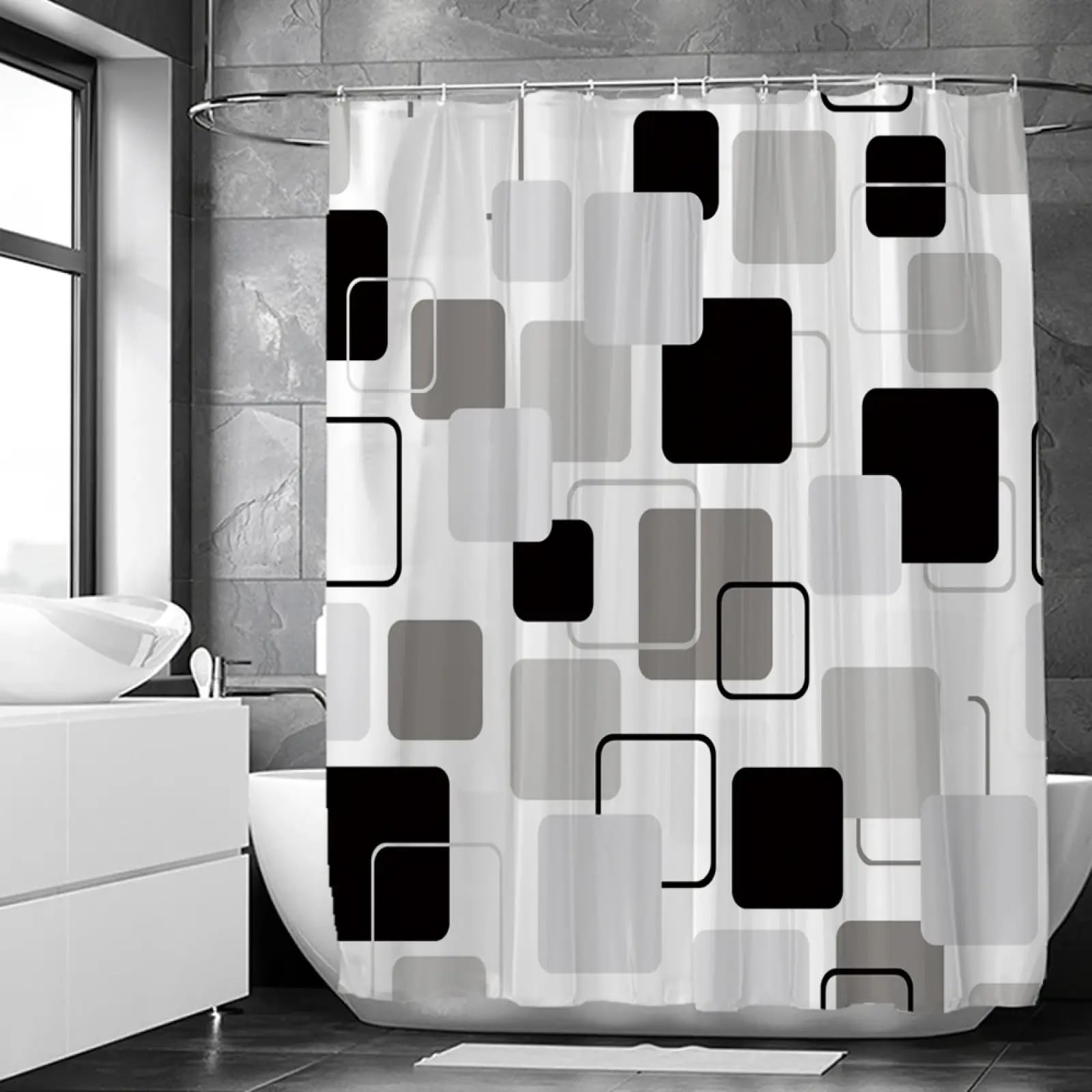 Rideau de douche géométrique noir et blanc pour sublimer le décor de votre baignoire