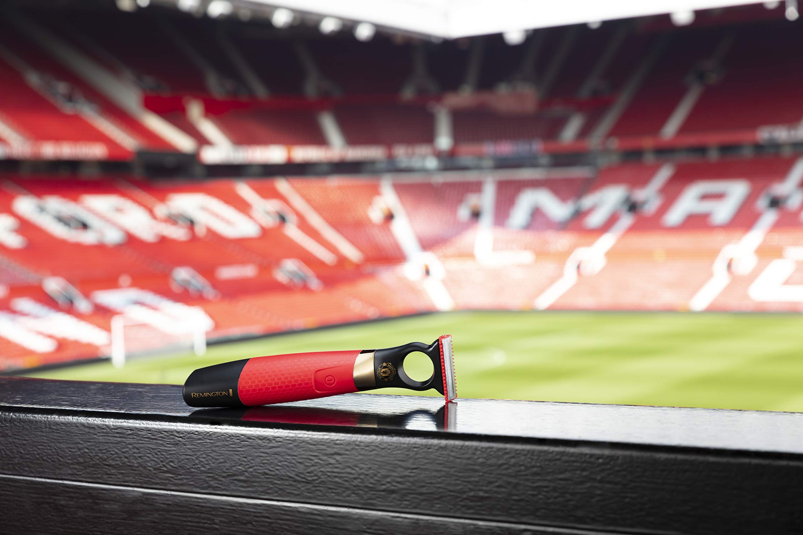 Remington Manchester United Durablade - Rasoio Elettrico Senza Fili, con Custodia, Colore: Nero e Rosso