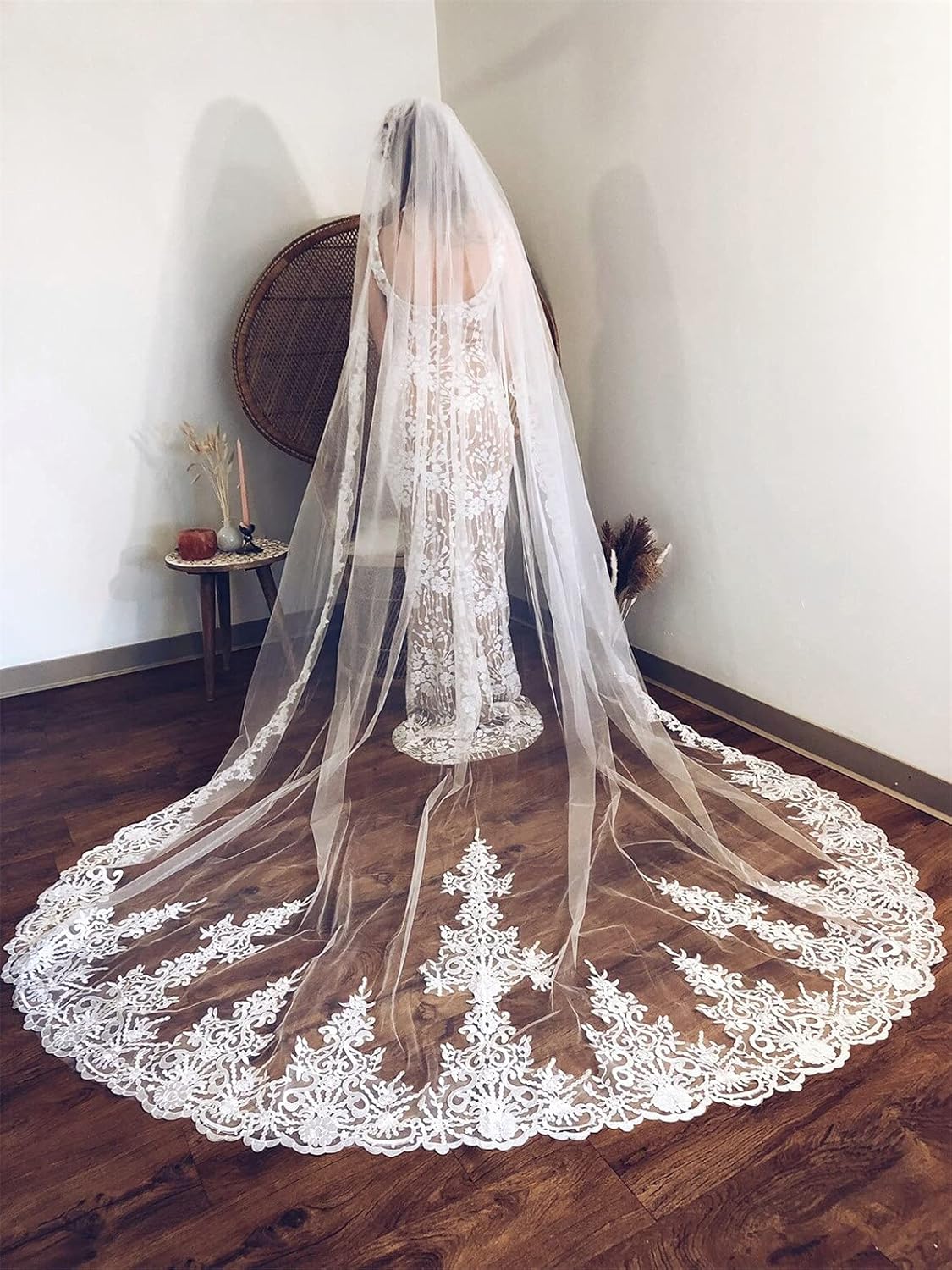 Lace Wedding Veils 1 Tier Cathedral Floral Appliques Bridal Accessory with Comb