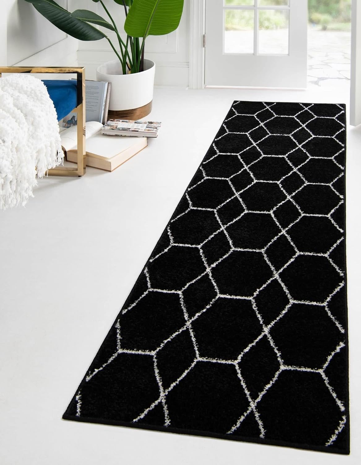 Unique Loom Trellis Frieze Collection Area Rug - Geometric (2' x 6' 1" Runner, Black/ Ivory)