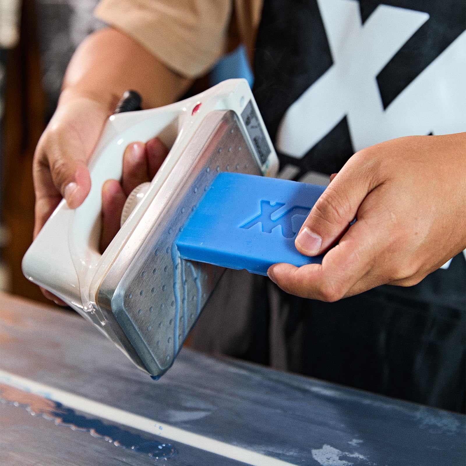 XCMAN Plancha de cera caliente para esquí y snowboard, 230 V, 1000 W, estructura de rombos que optimiza la distribución y compresión de la cera