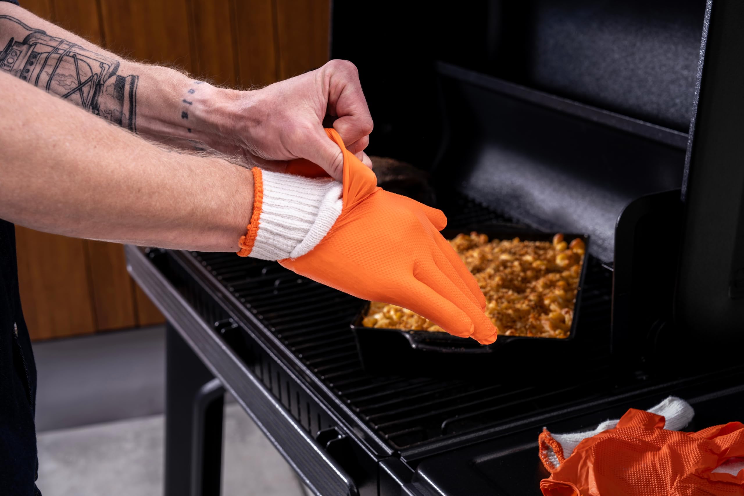 Traeger Grills BBQ Prep & Serve Guanti – 25 paia di guanti monouso in nitrile + guanti in cotone resistenti al calore per grigliare, maneggiare carne e preparazione di alimenti