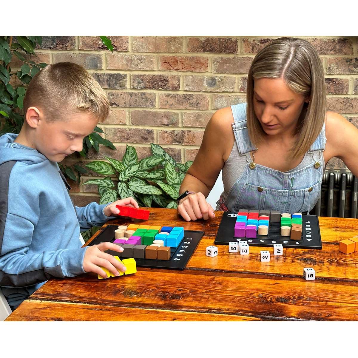 The Happy Puzzle Company The Genius Square XL | Ma�trisez le jeu de puzzle STEM ? Plus de 62 000 puzzles � explorer ? Jeux intelligents pour les esprits intelligents ? � partir de 6 ans