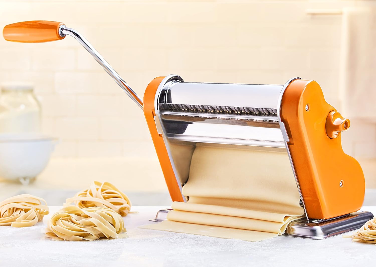 PASTALINDAClassic 200 Pasta Maker Machine, 20 cm Wide Rollers, 9 Thickness Positions, 2 Cutting Positions, Stainless Steel. Includes Reinforced Hand Crank And Two Clamps (Orange)