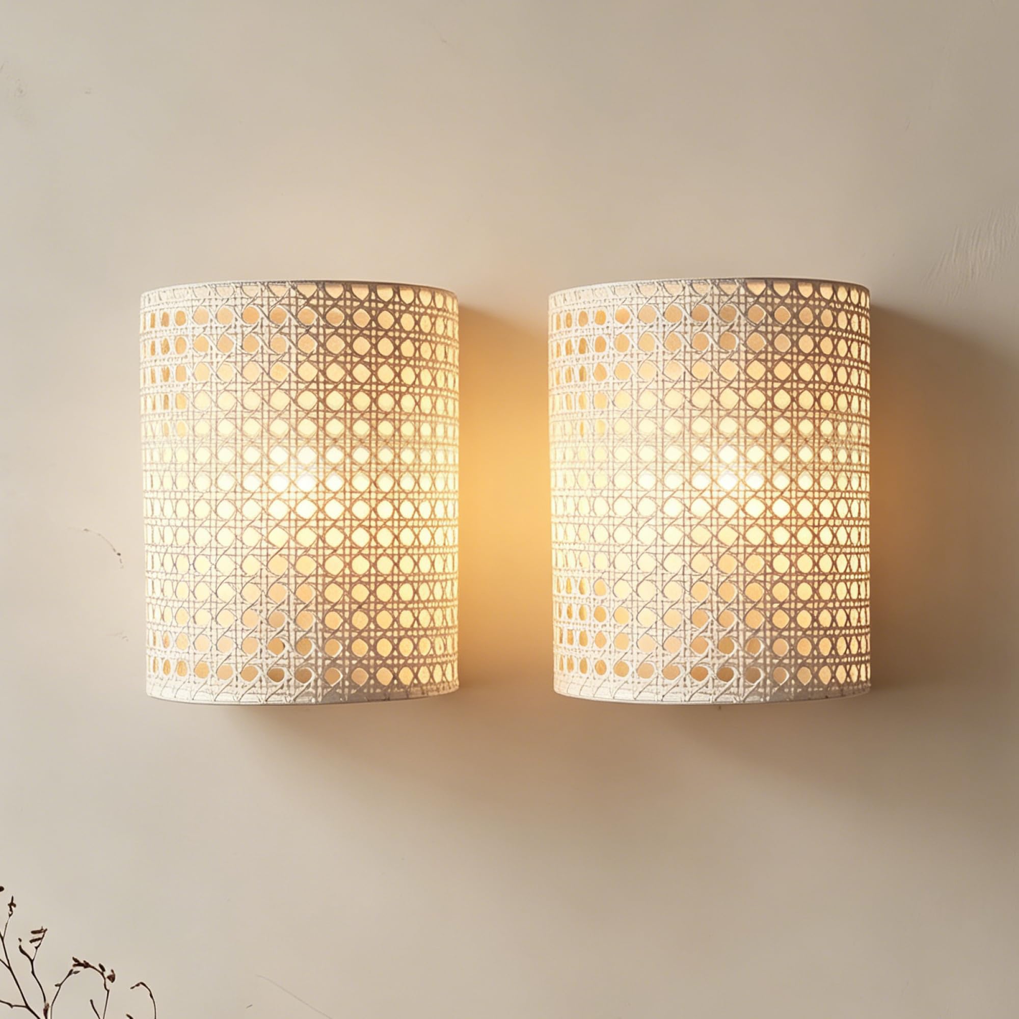 Wandleuchte Innen Vintage Weiß–Rattan Optik mit Wabenmuster | 2er Set Handgewebte Wandlampe, E27 Wandleuchten für Wohnzimmer Flur Schlafzimmer,20x16,5x12cm–Up&Down Licht–ohne Leuchtmittel