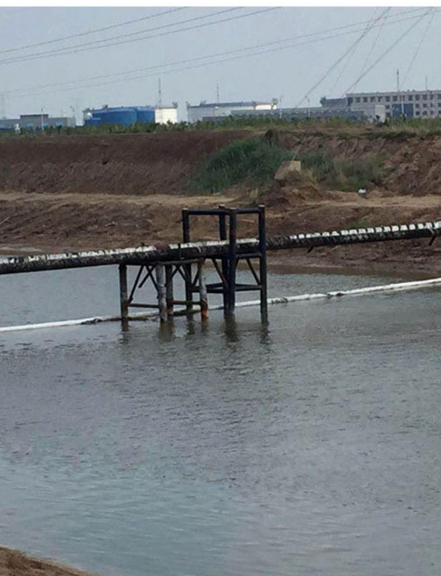 Barrera absorbente for derrames de petróleo: barrera absorbente exclusivamente for petróleo que repele el agua, polipropileno meltblown, capacidad de absorción por barrera, rápida absorción for conten