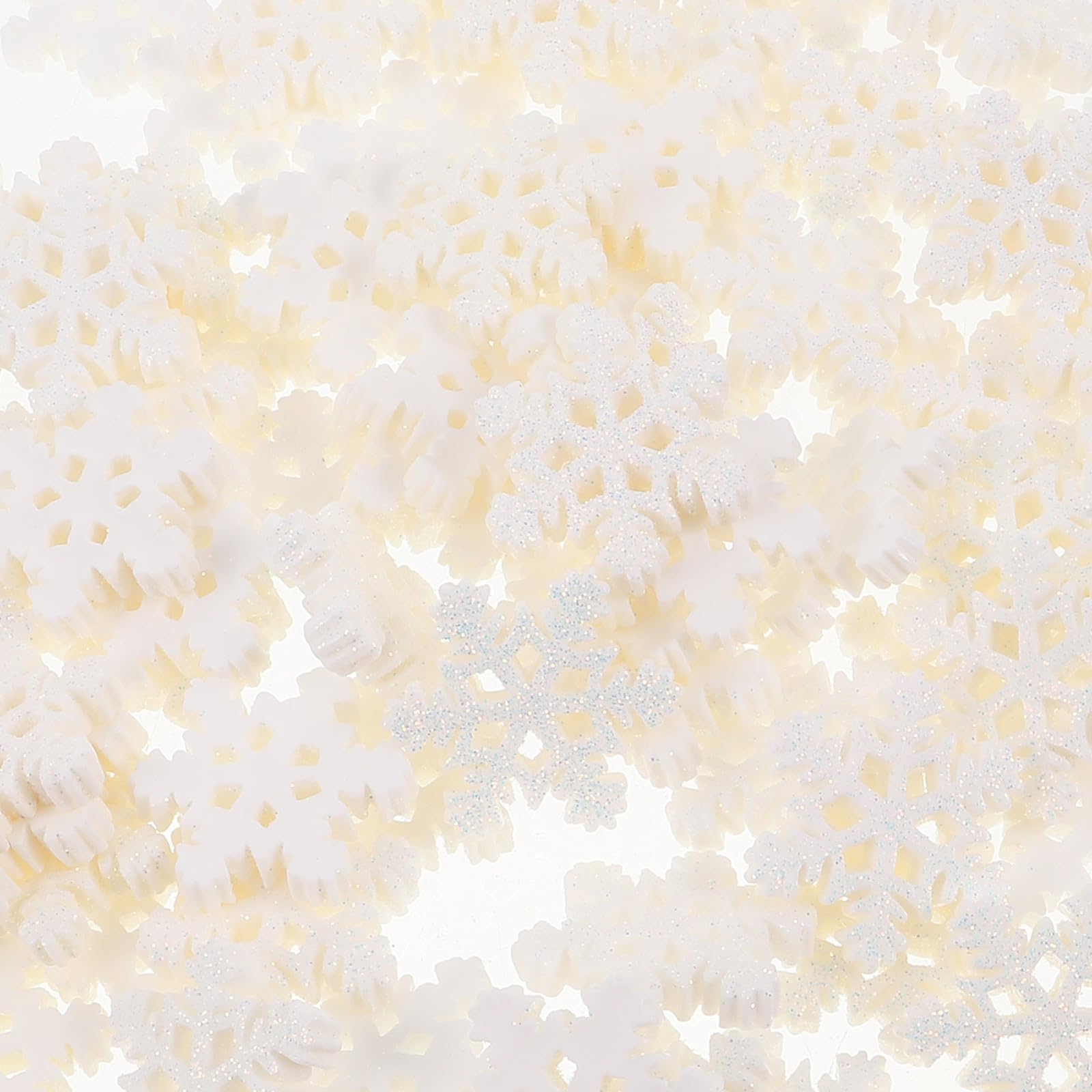 SHINEOFI 400 Stück Schneeflocken aus Kunstharz Weiße für Weihnachten und | Glitzernde Kleiner Ornamente, Leicht zu Platzieren, Kreative Bastelprojekte