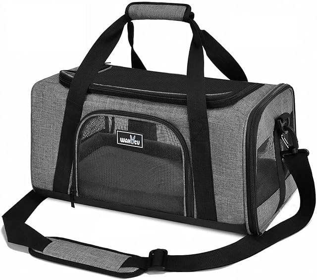Wakytu Airline Transporteur d'animaux de compagnie approuvé pour les petits chats et chiens TSA Porte-chien avec ventilation adéquate 4 Mesh Windows, 3 Entrée, fermeture à glissière, épaule rembourrée et porteuse 3 Entrées & 5 évents étanches, anti-échapement