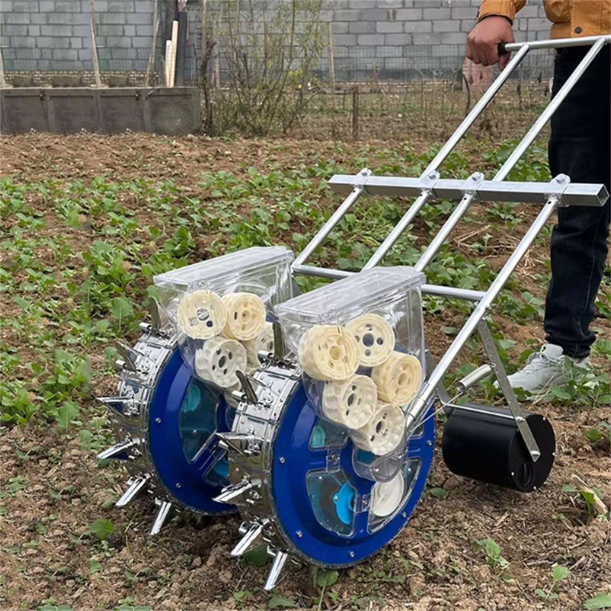 Semoir Manuel à Pousser, semoir en Rangs avec Profondeur de semis et écartement des Rangs réglables, Robuste, idéal pour Les potagers avec maïs, Haricots, Pois(semis précis)(9 Nozzles)