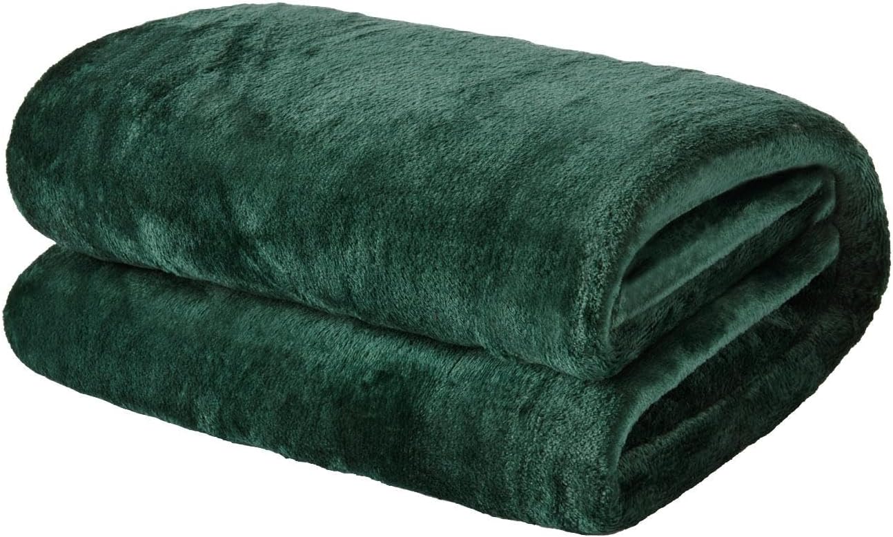 Brentfords Fleece Throw Blanket for Bed, Soft Warm Cosy Plain Throws for Sofas Settee Armchairs Winter Blankets Decorative Fluffy Christmas Throw King Size Bed Throws, Green - 200 x 240cm