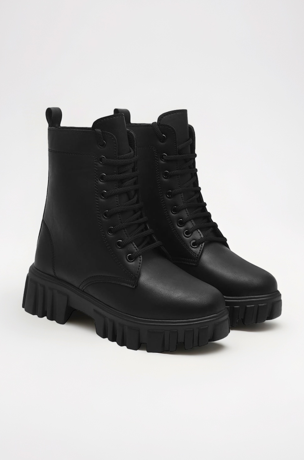 Women's Combat Boots – Chunky Platform Lace-Up || Ankle Boots with Lug Sole Leather Fashion Boots for Fall & Winter