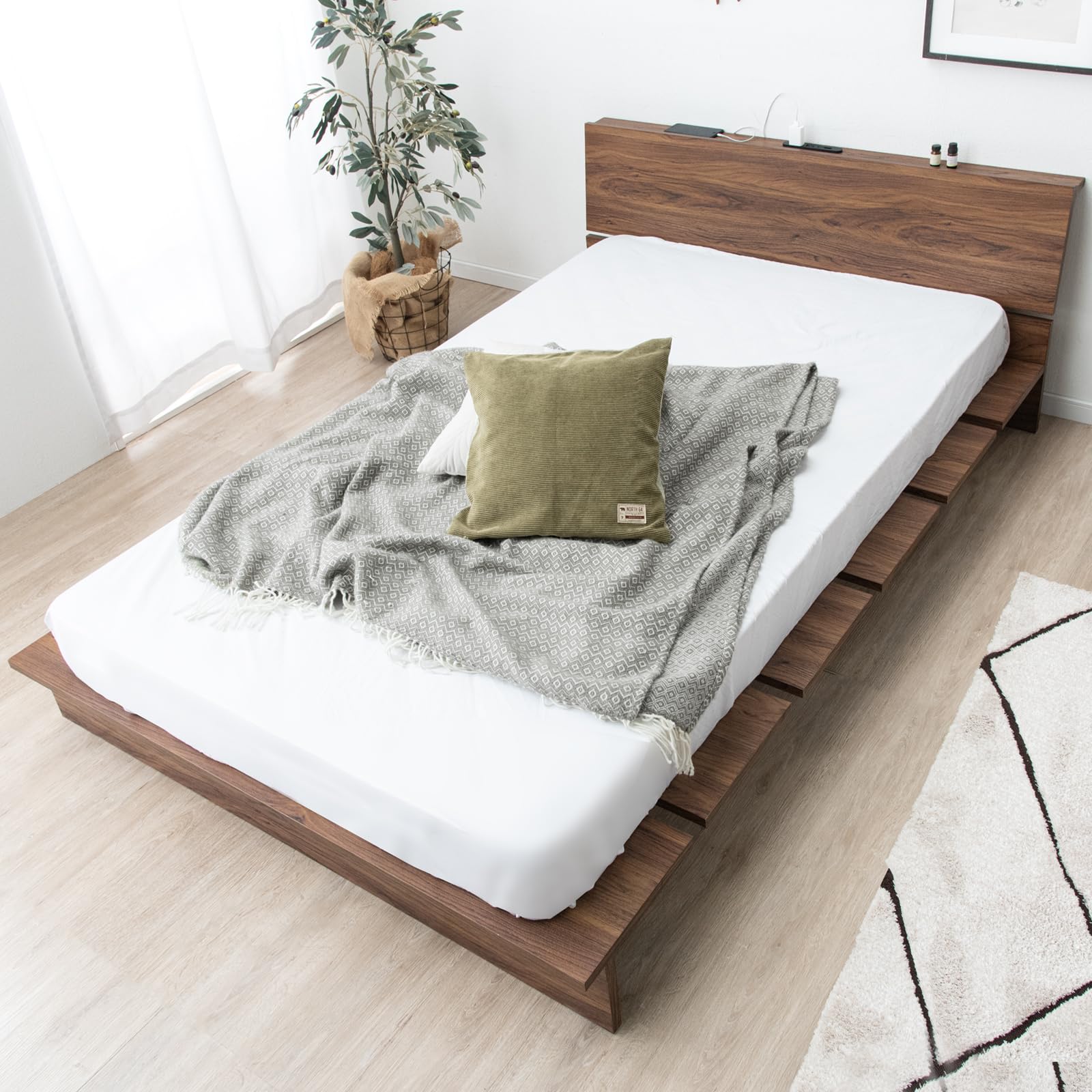 Amazon｜タンスのゲン ベッドフレーム シングル フレームのみ 宮付き  