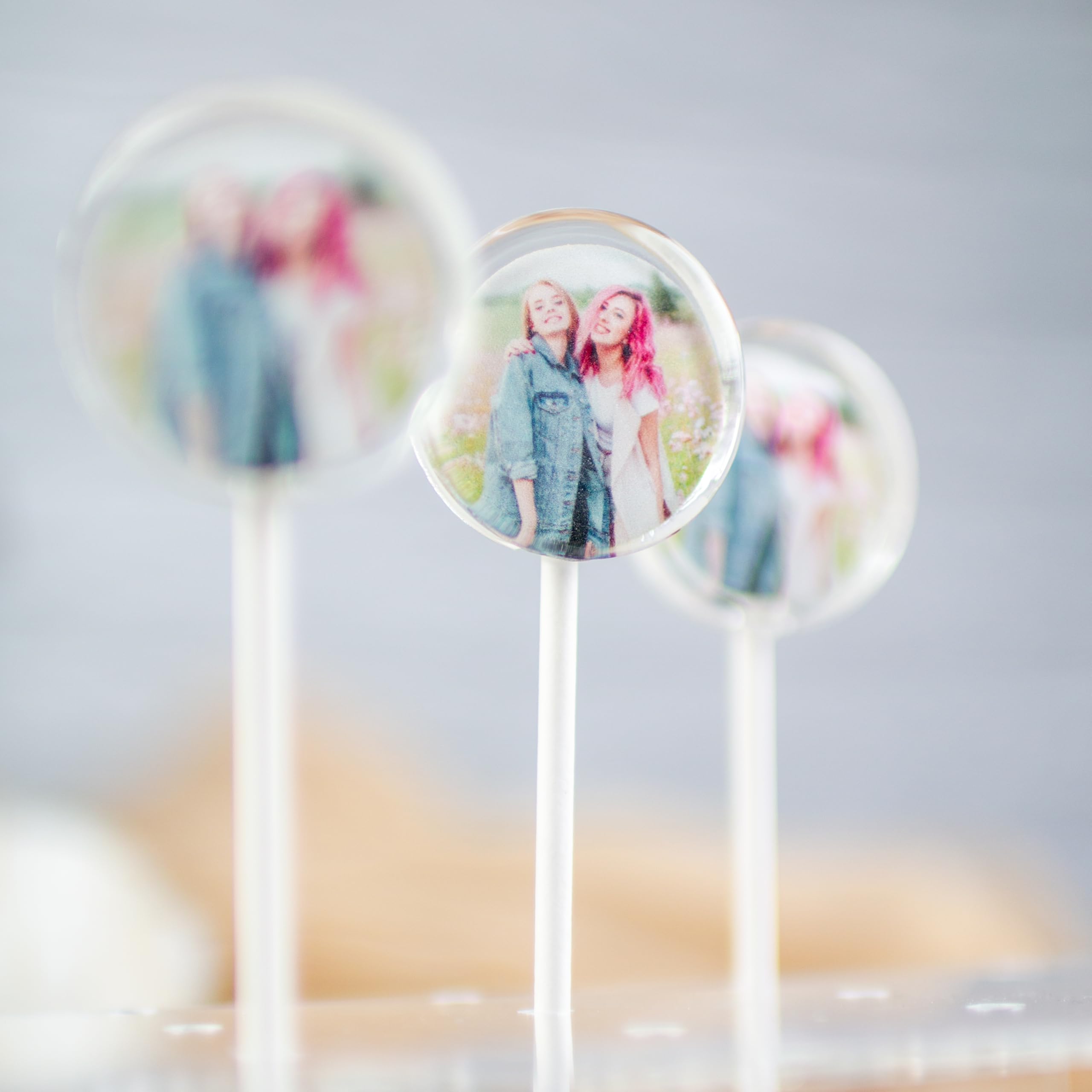 Salon Buck Fotololli – Personalisierter Lolli mit eigenem Bild, Logo oder Motiv – Essbarer Druck in brillanten Farben – Individuelles Geschenk für Feiern, Events & Werbung (3,3cm, 250, stück)