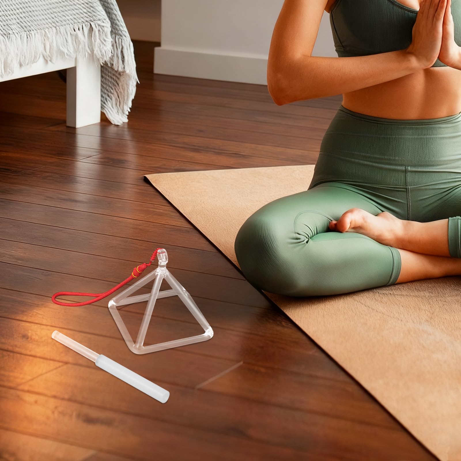Piramide di cristallo al quarzo, strumento musicale per guarigione del suono, meditazione, campana tibetana in cristallo con striker per meditazione, yoga, antistress, compensazione (4 pollici)