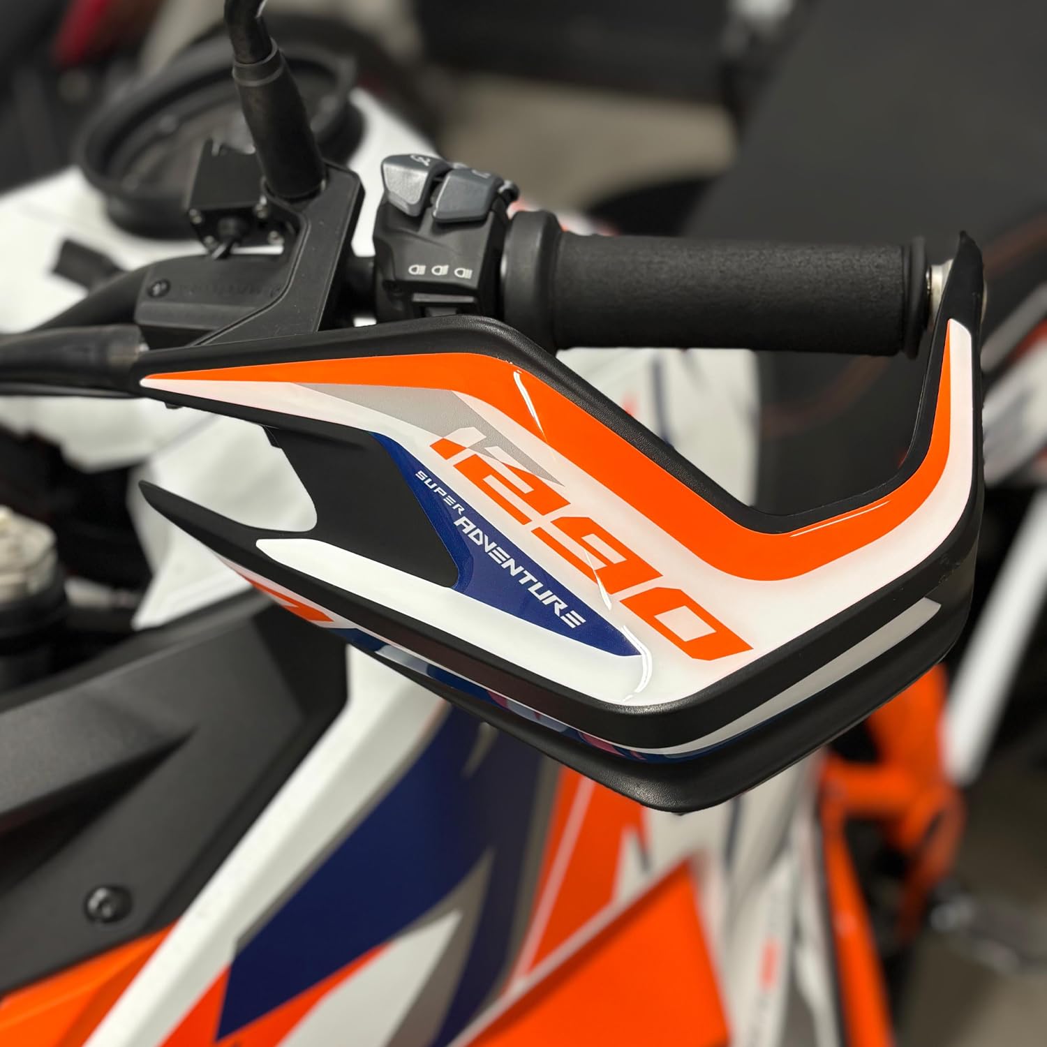 3D Tank-Türaufkleber Aus Harz Für KTM 1290 Super Adventure S 2023-2024 – Silber, UV-beständig & Kratzfest