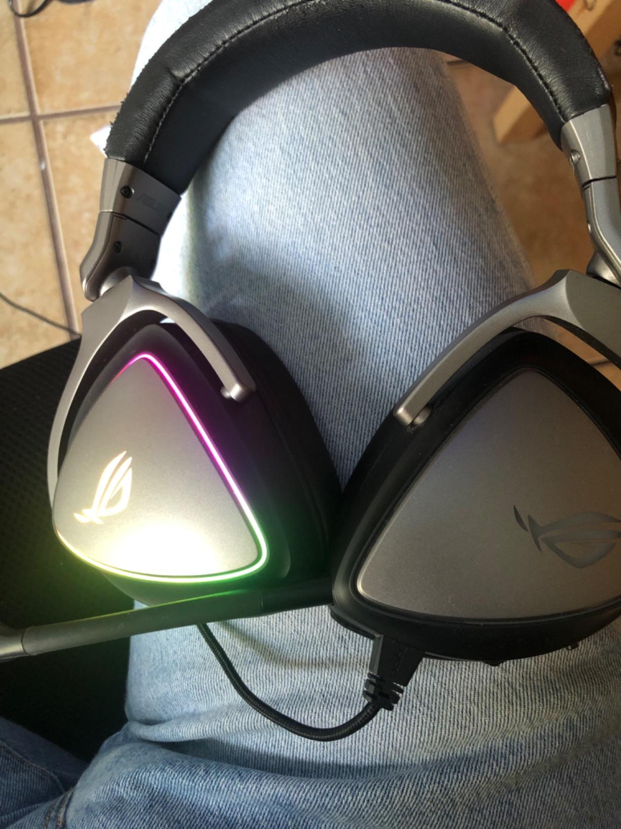 Great headset, finicky on PS4 sometimes. NOTE: Photo is after a year of use.