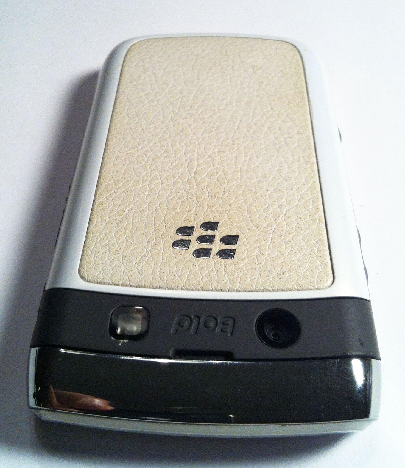 Blackberry bold 9780 white : Buy Online at Best Price in KSA