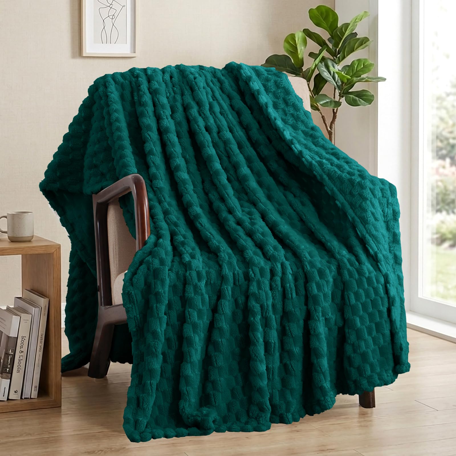 Tifschlaf Green Throw for Sofa - Fleece Fluffy Blanket Bed Throw Double Size for Couch, Soft & Cosy, 150x200cm