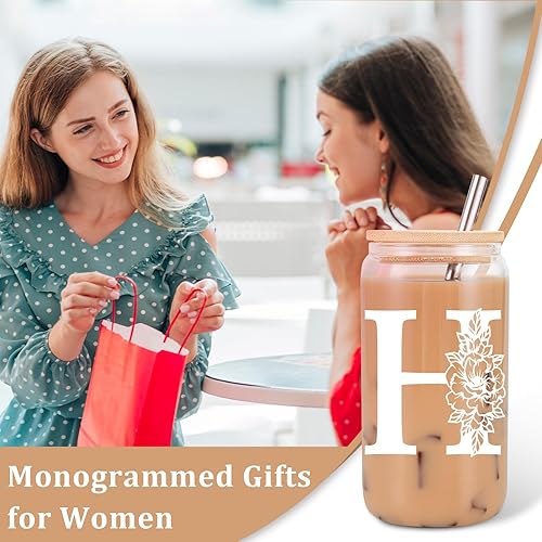 Miniatura 31 de Coolife Vaso de vidrio con inicial, regalos con monograma para mujer, tazas de vidrio de 16 onzas con tapas y pajitas, vaso de cerveza para batido
