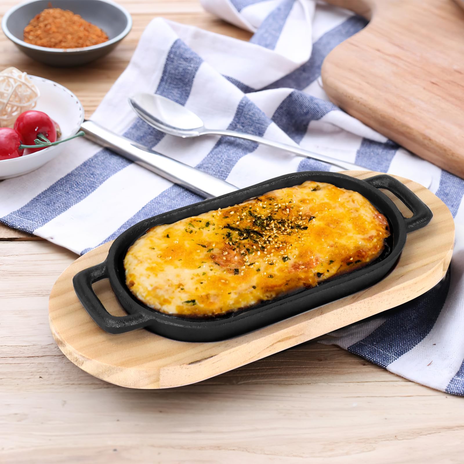 4er Set Gusseisen Fajita Pfannen, 22 x 11 cm Kleine Sizzler Steakplatten mit Holzunterlage & abnehmbaren Griff, Mini Gusseisenpfanne Servierpfanne für Küche, Restaurant, BBQ & Party
