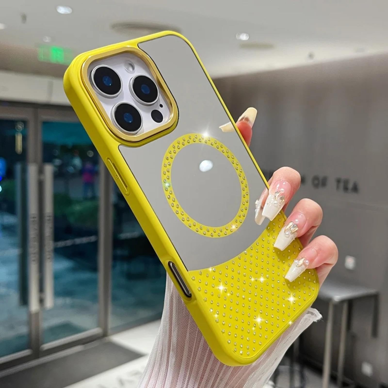 Coque silicone magnétique iPhone 16 Plus jaune avec miroir intégré - 8