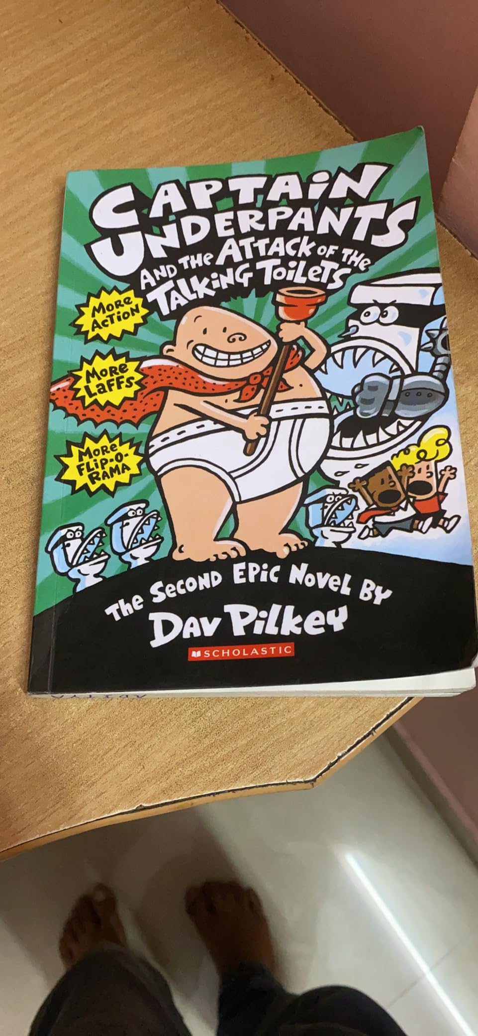 Captain Underpants and the Attack of the Talking Toilets: 2 [Paperback ...