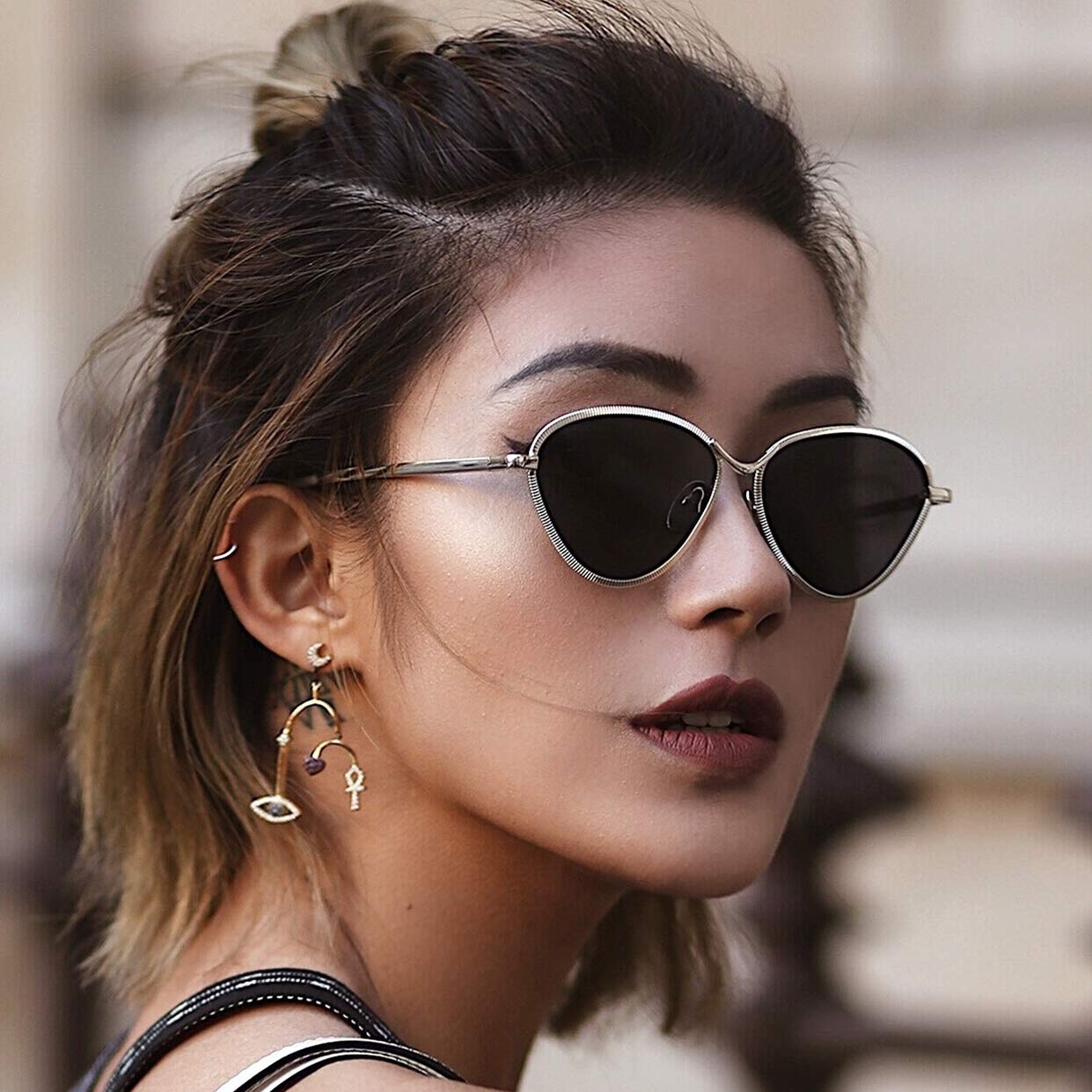 Occhiali da sole grigio-nero incorniciati in oro triangolo occhiali da sole cat-eye donne strada sparare occhiali da sole piccolo faccia