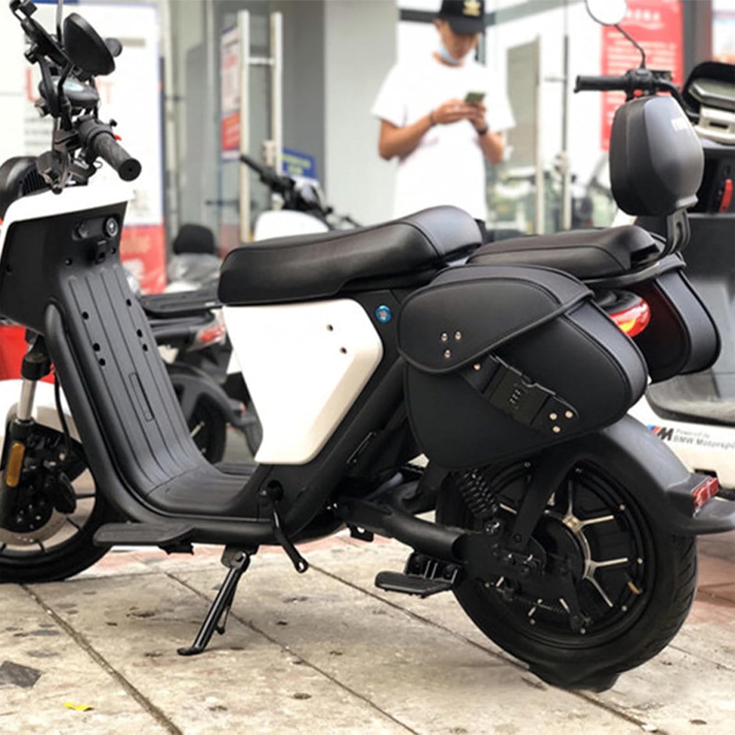 JuneSunノブロックと収納ネットを備えた2つのオートバイ用サイドバッグ。大容量、耐久性、防水性、衝撃吸収性、高耐久性、旅行に最適