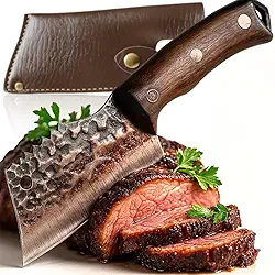 Cutelo Faca Facão Chef Açougueiro Artesanal Sérvio em Aço Inox Forjado, Lâmina Martelada, Cabo de Madeira Rústico com Bainha de Couro para Churrasco e Cozinha Profissional