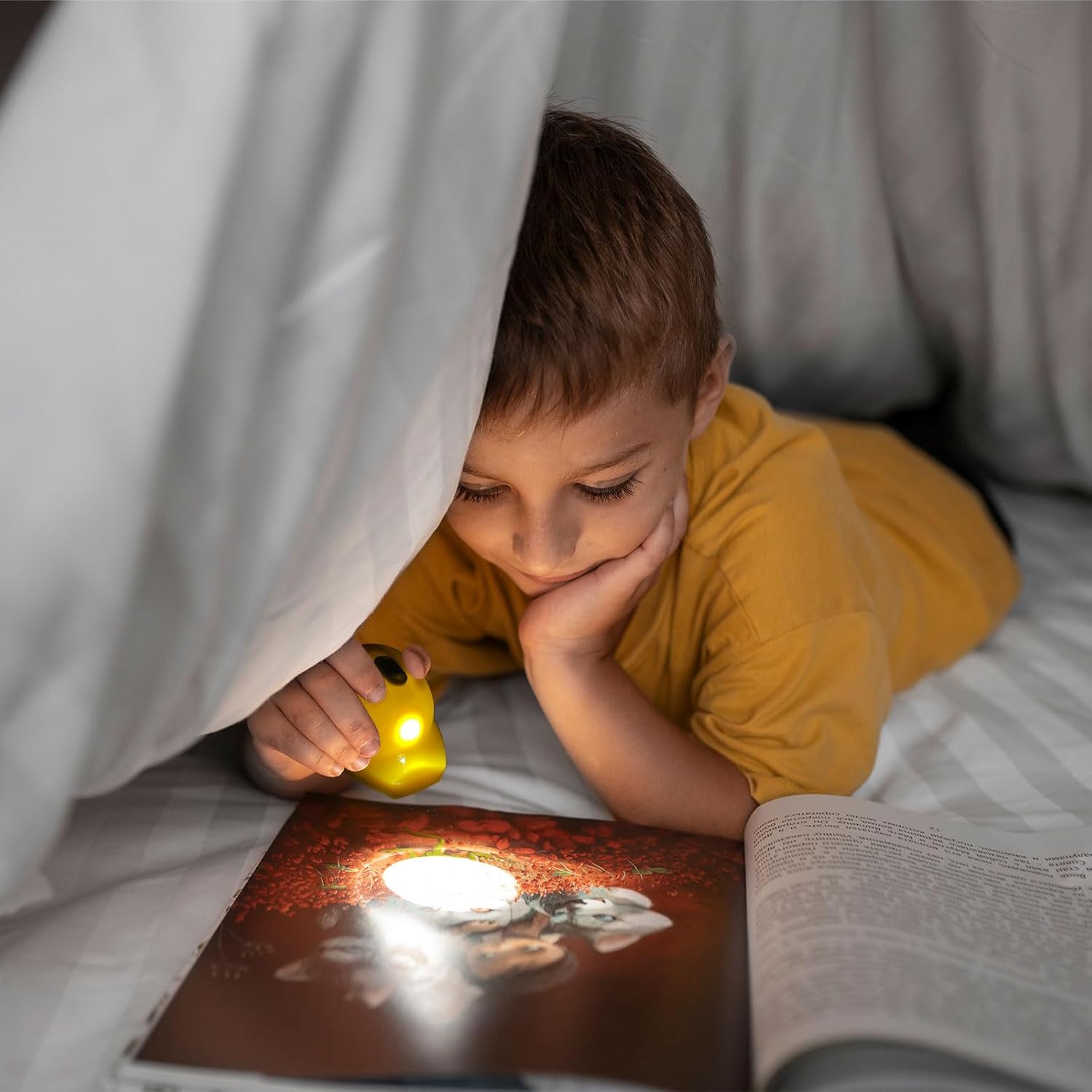 24 Pcs Construction Party Favors Keychains Mini LED Flashlight Keychains Mini Hard Hat Helmet Key Chains for Construction Truck Birthday Employees Gifts Goodie Bags Fillers Prize Supplies Decorations