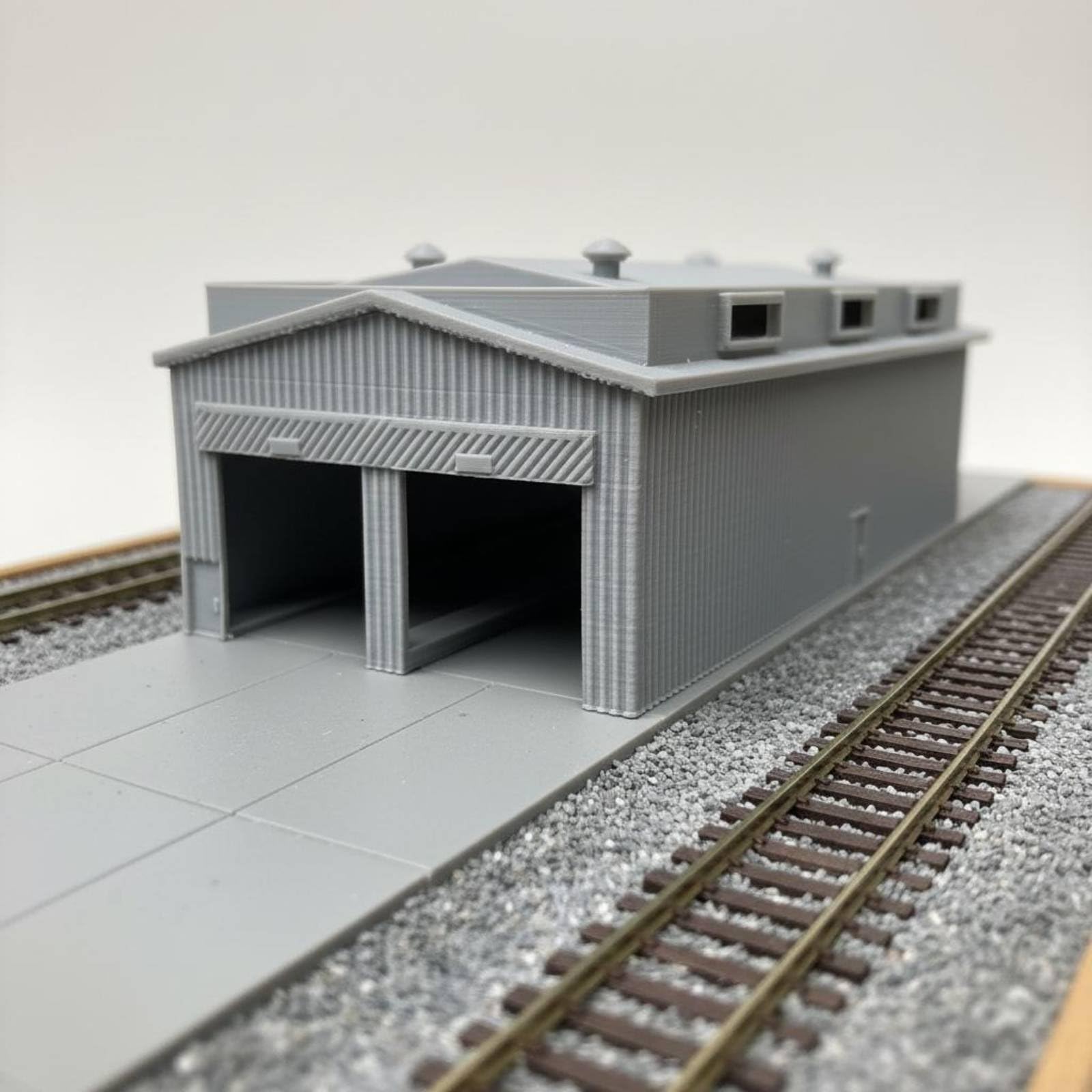 Treno in N Deposito Ferroviario Rimessa Capannone Hangar con Dettagli Industriali E Ampie Adatto per Plastici Ferroviari Stazione Scalo Merci Officina, Grigio, Porta Sinistra