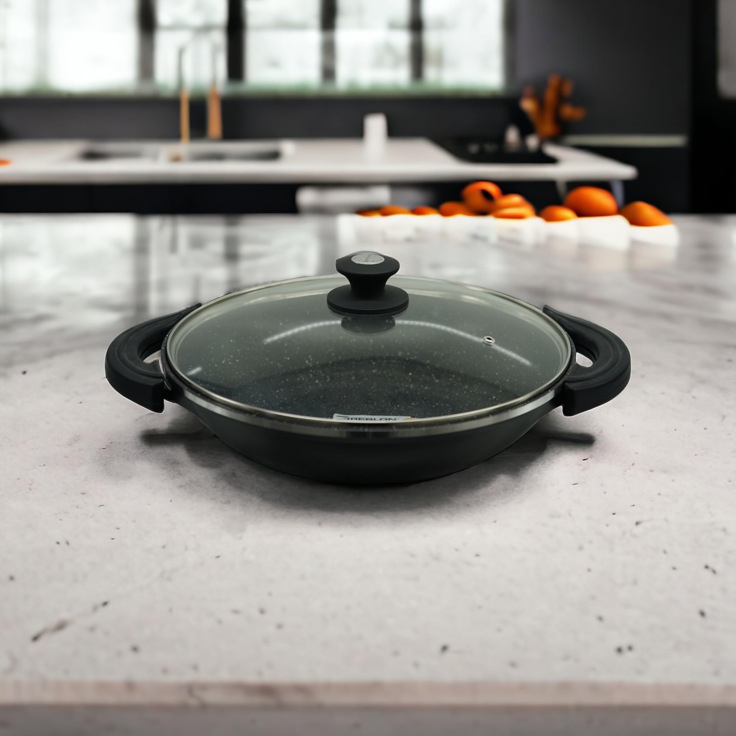 METTMANN PROFESSIONNEL - Wok 32 cm - Anti-heat handle - Cast iron aluminium - Non-stick coating - Glass lid - For all heat sources including induction - PFOA free - Greblon C2