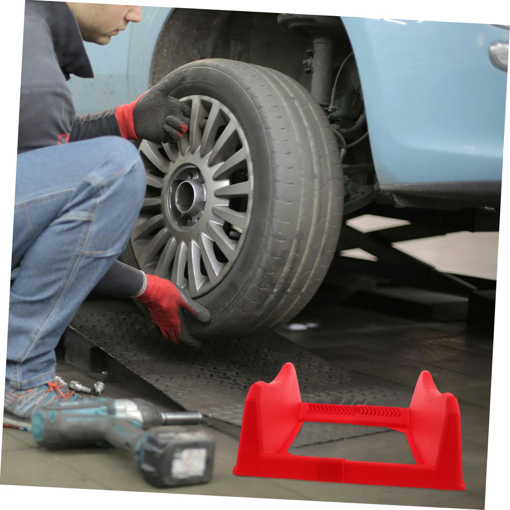 Ciieeo Rastrelliera Porta Pneumatici in Plastico Rosso Design Regolabile e Impilabile, Espositore per Gomme Semplice ed Elegante per Garage e Spazi Commerciali