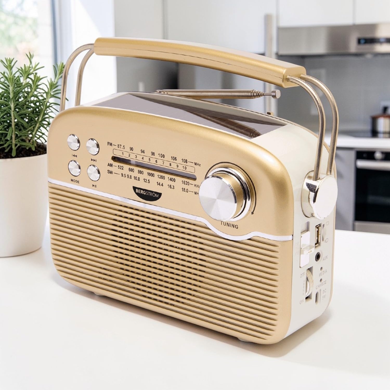 3 PAGEN® tragbares Solar Radio Retro Design – Solar- & Akkubetrieb FM/AM/SW – Bluetooth, USB & Micro-SD – kabellos, kompakt & flexibel - wiederaufladbar