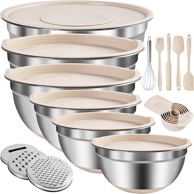 Set of mixing bowls+ utensils