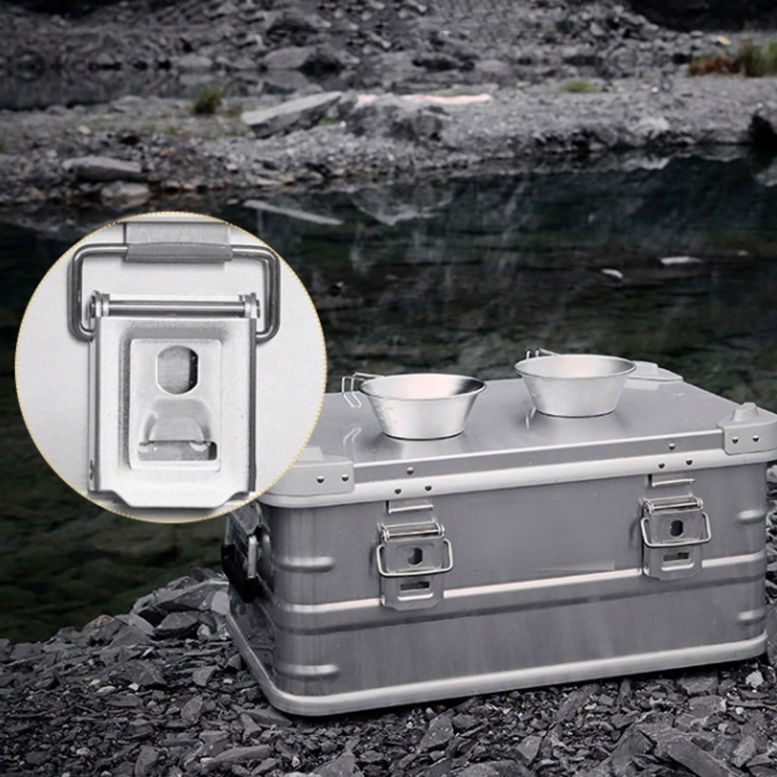 Amazon｜キャンプ収納ボックス 30L/50L/80L 蓋付き金属製収納箱、屋外