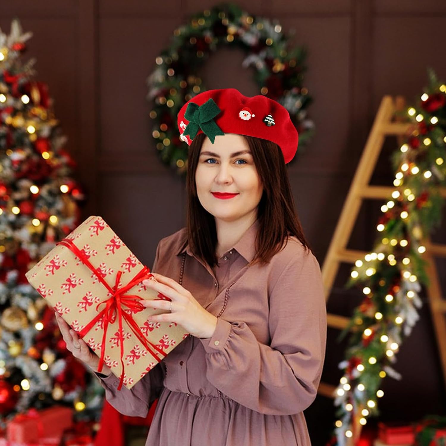 Women’s and ’ Red Wool Christmas Beret Hat with Bowknot, Warm Mushroom Beret Cap for Holiday Season, Fashionable Artist Style Winter Accessory