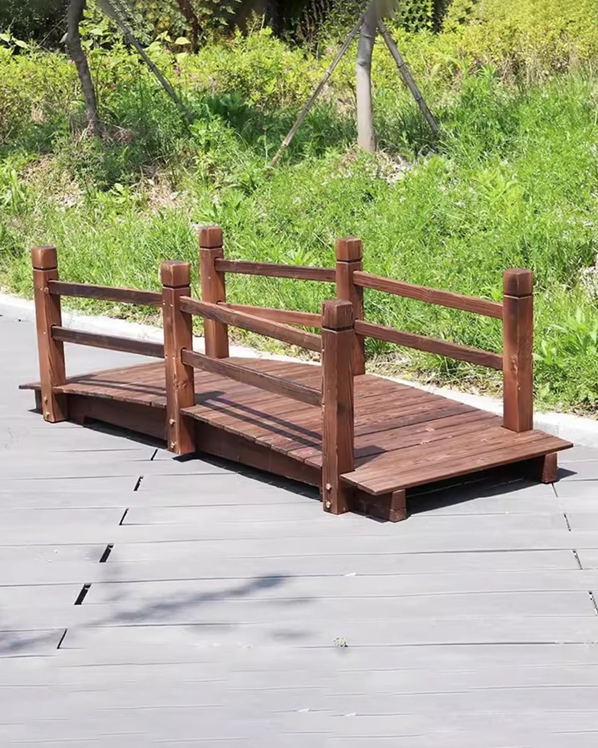 Ponte da giardino all'aperto, passaggio pedonale ad arco per prato e stagno, migliora la progettazione del paesaggio