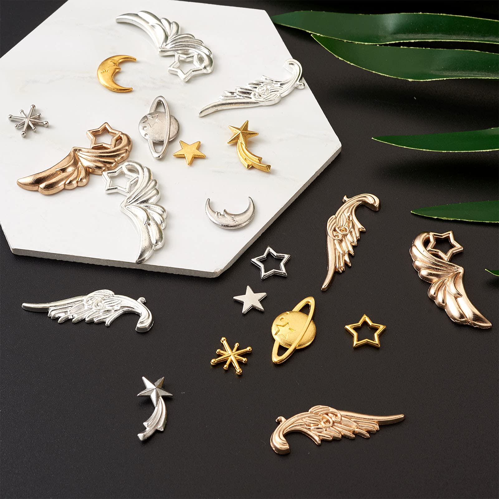 Amazon | Beadthoven メタルパーツ レジンパーツ デコ素材 約120個/箱