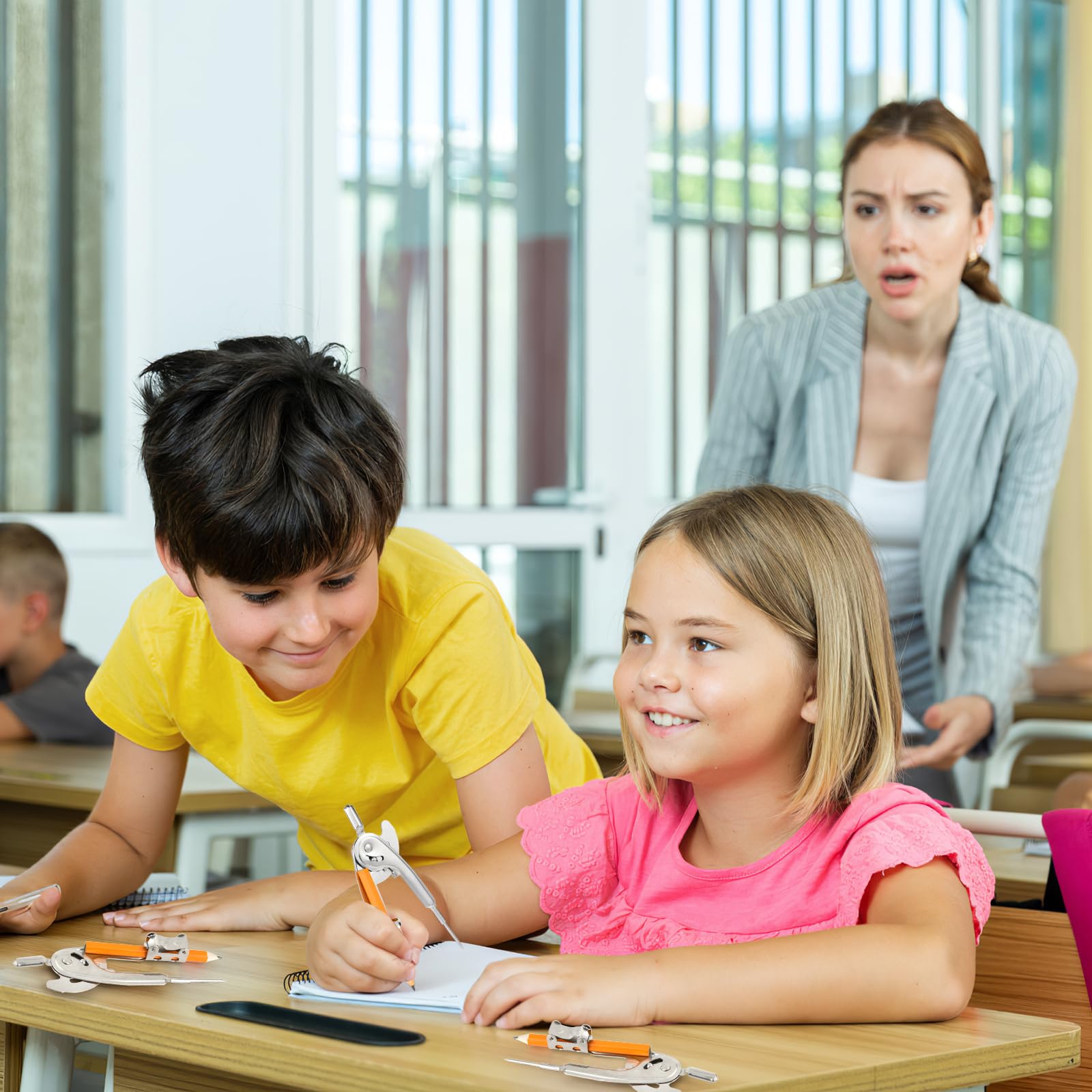 60 piezas de brújula para geometría de metal, herramienta de matemáticas, brújula de dibujo a granel, brújula geométrica plateada con lápiz para estudiantes, escuela, aula, oficina, carpintería,