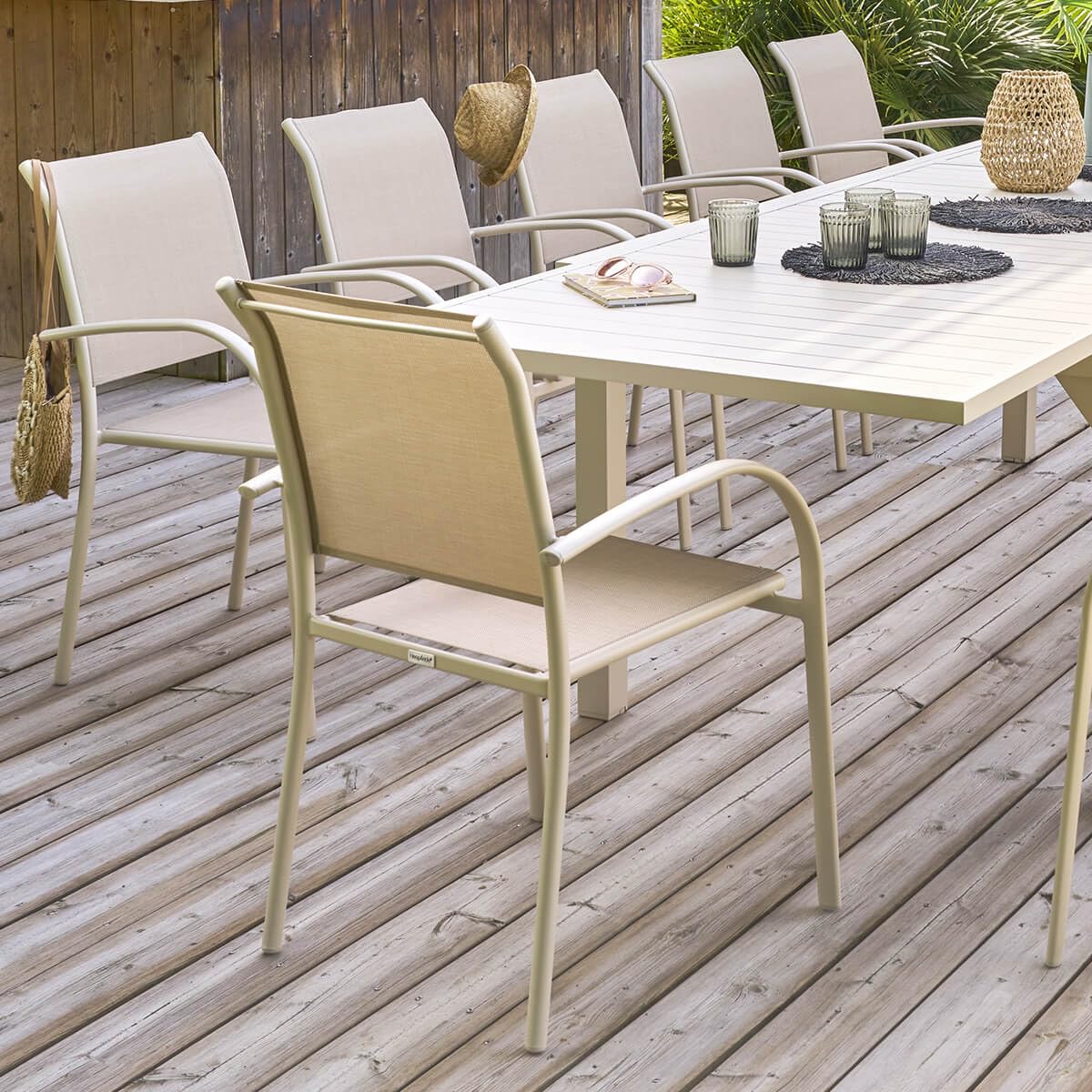Hespéride - Silla de jardín apilable Piazza, de Lino y Arcilla, Resistente a la corrosión, Ligera, fácil de Guardar, para Patio y balcón