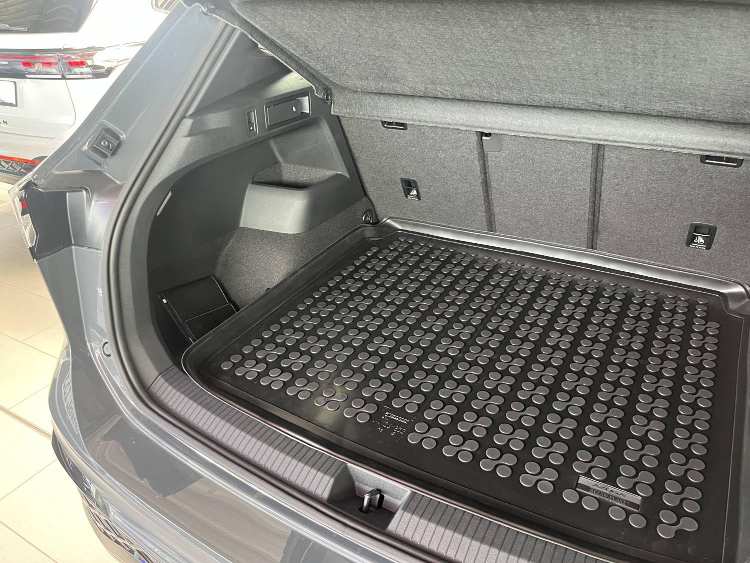 AZUGA Kofferraumwanne Für Opel Astra L Plug-In-Hybrid – Premium Gummi-Matte Mit Rand