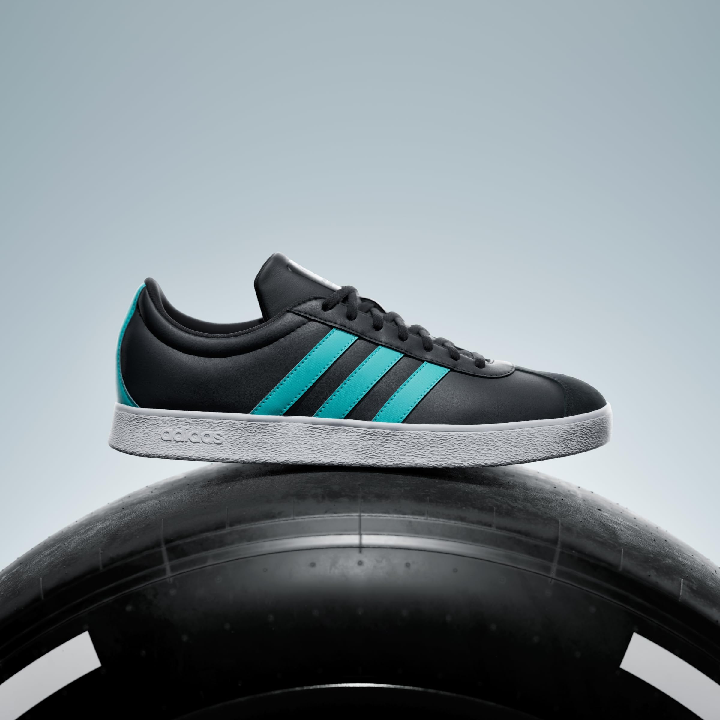 adidas Mixte Mercedes - AMG Petronas Formula One Team VL Court Chaussures